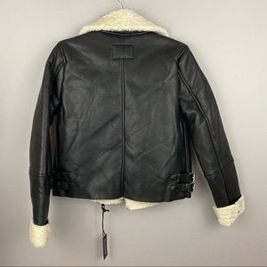 BLANKNYC Damen Sherpa Moto Jacke - Kurz, Mit Drop-Shoulder & Langen Ärmeln, Größe S